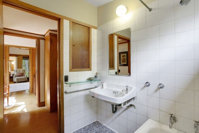 Photo of property in 37a Stanley Point Road, Stanley Point, Auckland, 0624