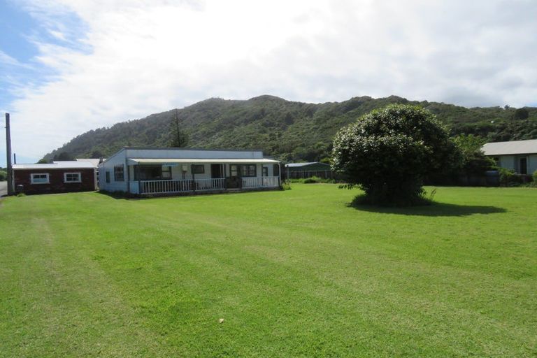 Photo of property in 17 Ives Street, Hector, 7822