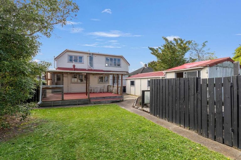 Photo of property in 28 Oxford Street, Hokowhitu, Palmerston North, 4410