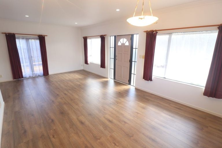 Photo of property in 1/4 Mickle Street, Te Atatu South, Auckland, 0610