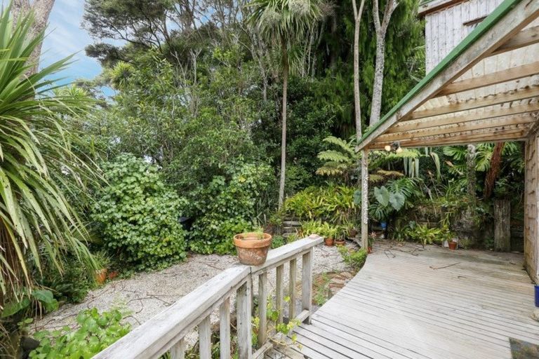 Photo of property in 64 Mountain Road, Henderson Valley, Auckland, 0612