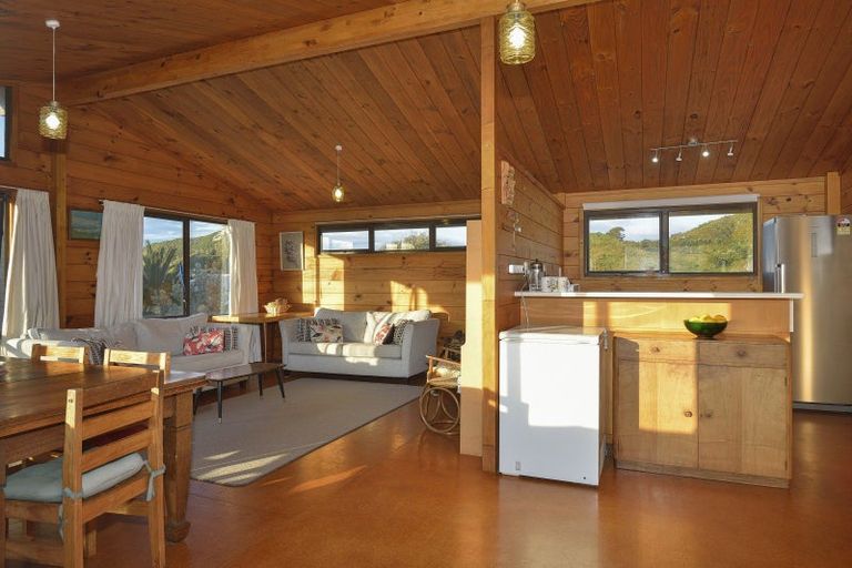 Photo of property in 11 Moana Drive, Mahia, 4198