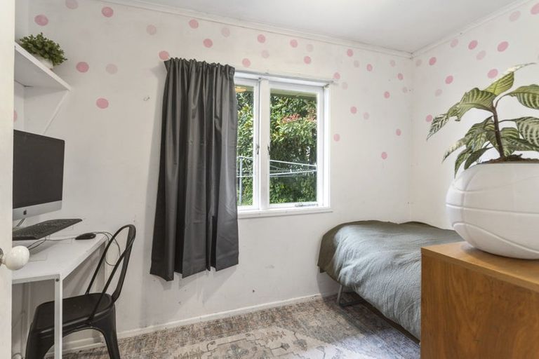 Photo of property in 17 Kervil Avenue, Te Atatu Peninsula, Auckland, 0610