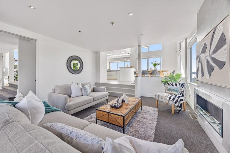 Photo of property in 15 Courtneys, West Harbour, Auckland, 0618
