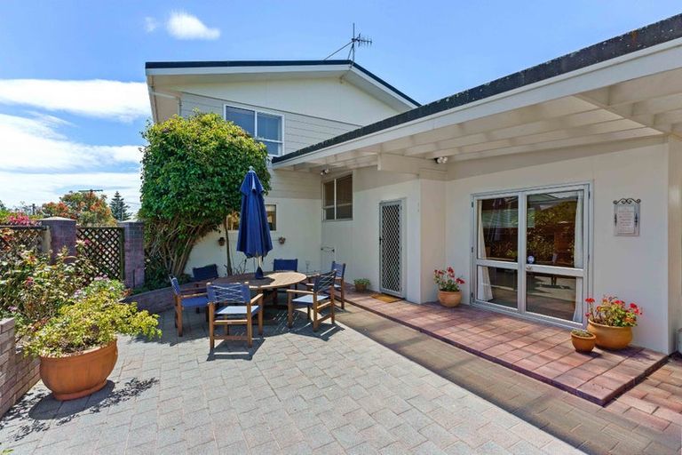 Photo of property in 10 Titoki Road, Waikanae Beach, Waikanae, 5036