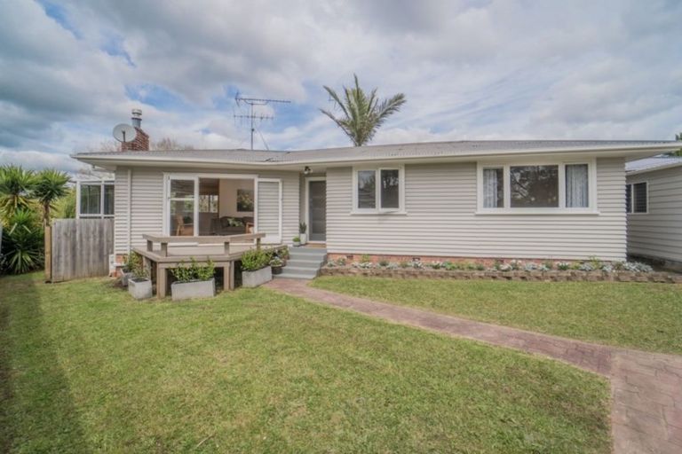 Photo of property in 7 Trelawn Place, Cockle Bay, Auckland, 2014