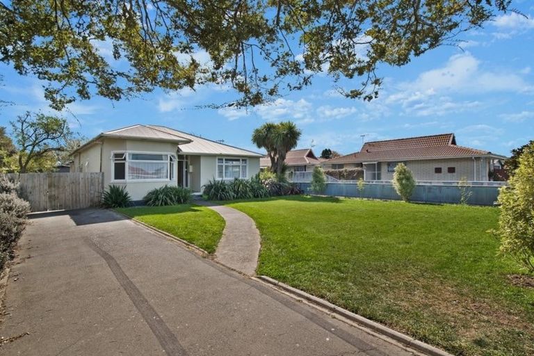 Photo of property in 96 Middlepark Road, Sockburn, Christchurch, 8042