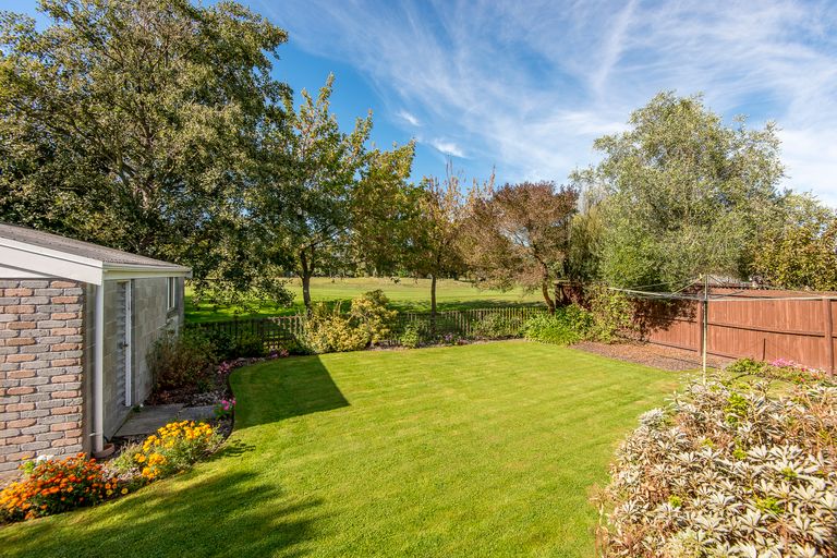 Photo of property in 60 Waratah Street, Avondale, Christchurch, 8061