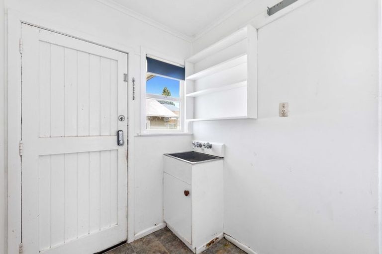 Photo of property in 62 Waipani Road, Te Atatu Peninsula, Auckland, 0610