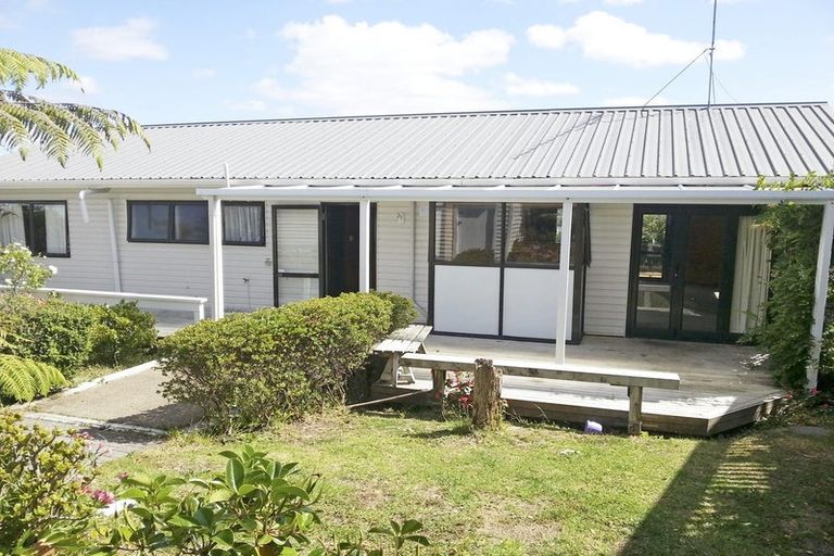Photo of property in 35 Moffat Road, Red Beach, 0932