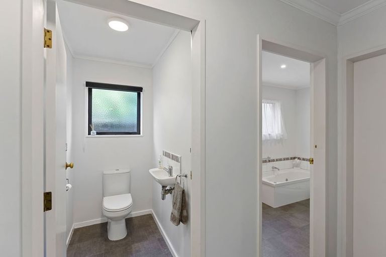 Photo of property in 37 Rosebank Grove, Waikanae, 5036