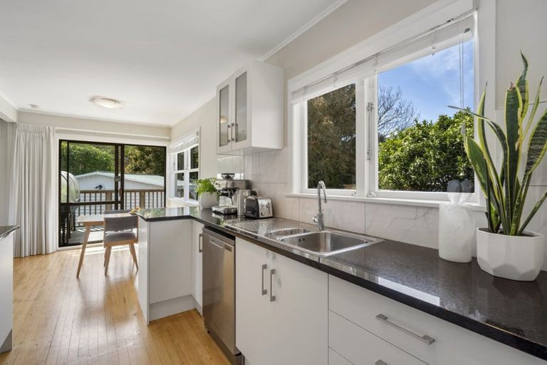Photo of property in 27 Lynden Avenue, Hillcrest, Auckland, 0627
