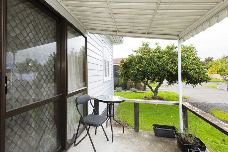 Photo of property in Orange Grove Flats, 2/549 Childers Road, Te Hapara, Gisborne, 4010