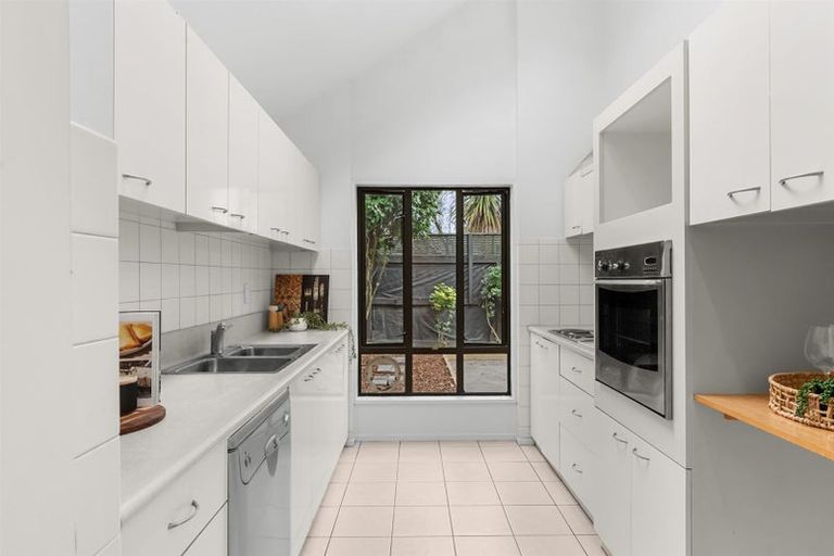 Photo of property in 1/8 Cottesmore Close, Burnside, Christchurch, 8053