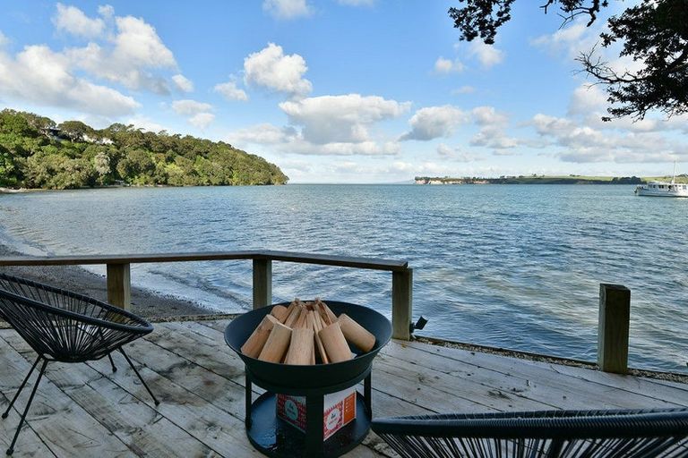 Photo of property in 254 Wade River Road, Wade Heads, Whangaparaoa, 0932