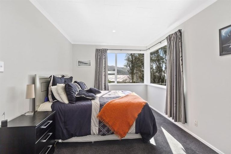 Photo of property in 6 Mayfair Place, Tawa, Wellington, 5028