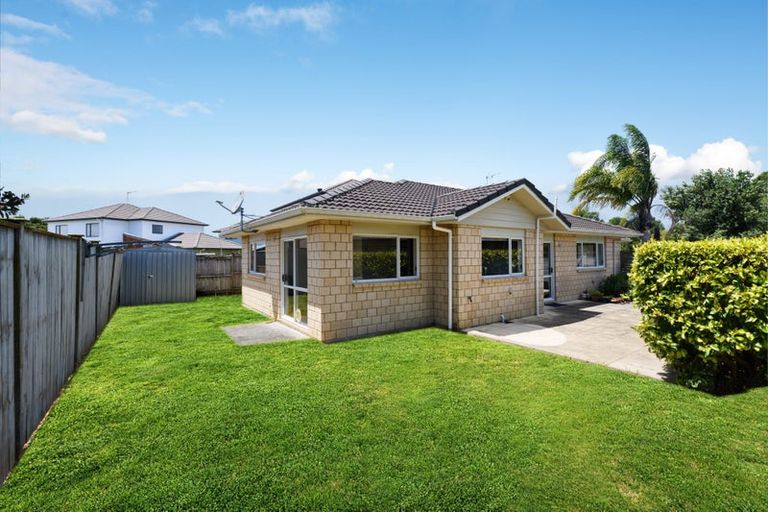 Photo of property in 8 Riverglade Parkway, Te Atatu South, Auckland, 0610
