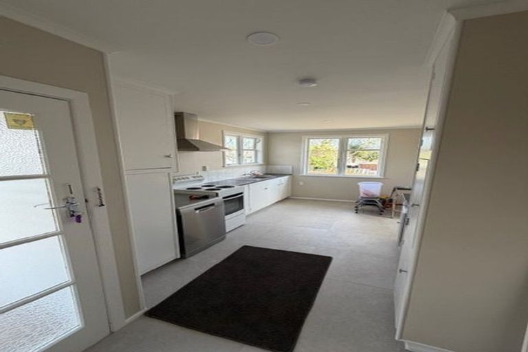 Photo of property in 18 Tawa Road, Te Atatu Peninsula, Auckland, 0610