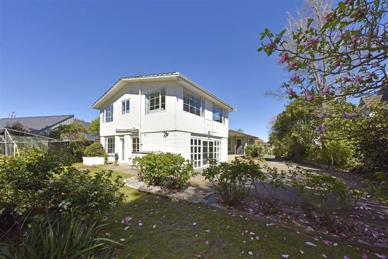 Photo of property in 10 Guinness Crescent, Ilam, Christchurch, 8041