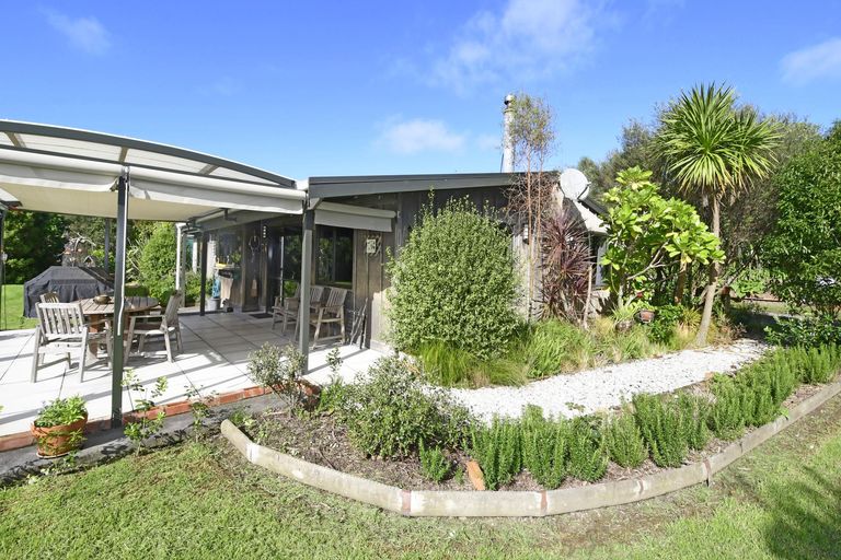 Photo of property in 210a Pukenui Road, Kaiwaka, 0573