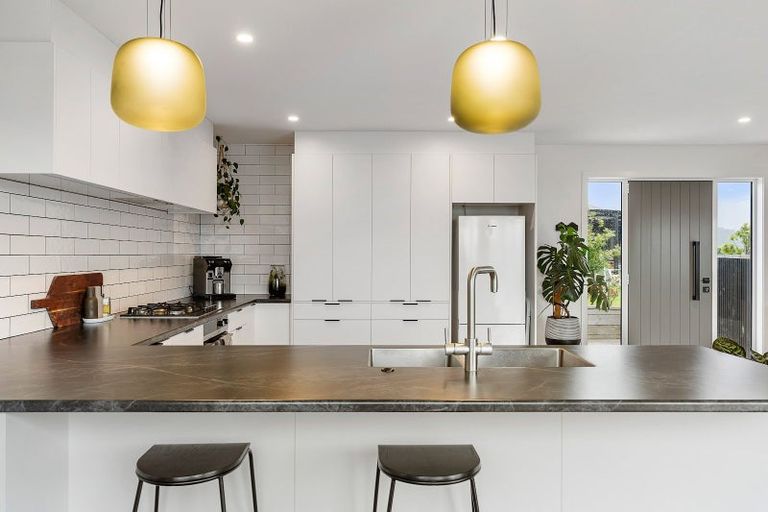 Photo of property in 16 Manatu Close, Whangamata, 3691