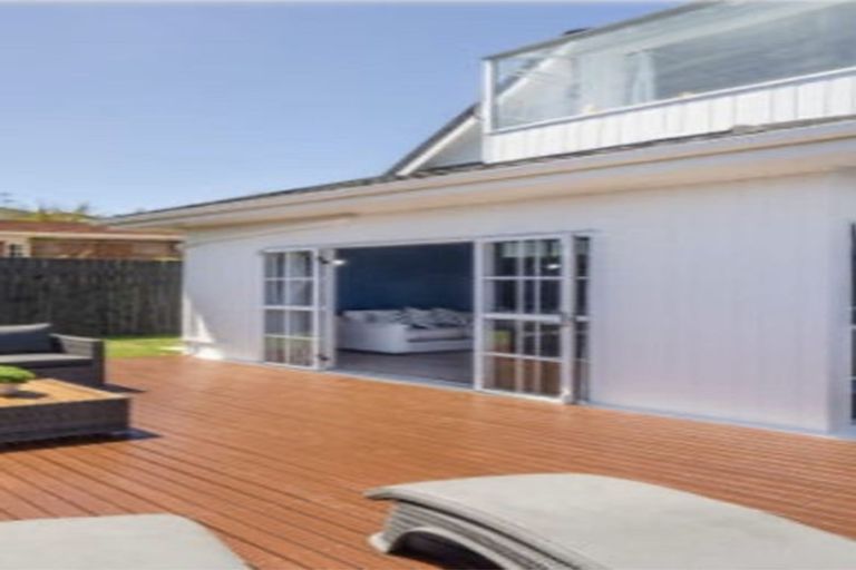 Photo of property in 1/52 Northboro Road, Belmont, Auckland, 0622