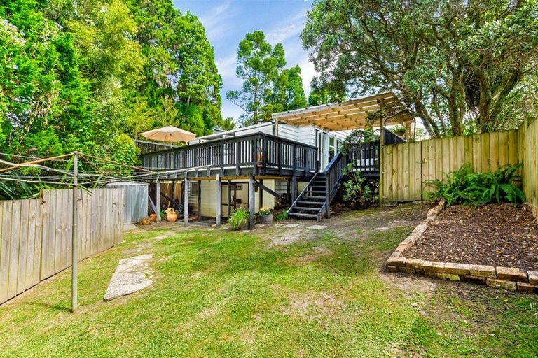 Photo of property in 218 Woodlands Park Road, Titirangi, Auckland, 0604