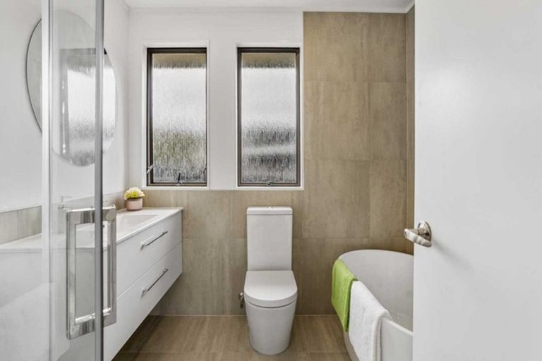 Photo of property in 1/1 Meadowvale Avenue, Forrest Hill, Auckland, 0620