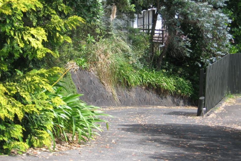 Photo of property in 1/177 Browns Bay Road, Browns Bay, Auckland, 0630