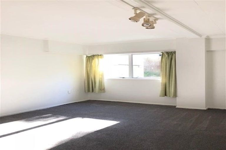 Photo of property in 24 Mirrabooka Avenue, Botany Downs, Auckland, 2010