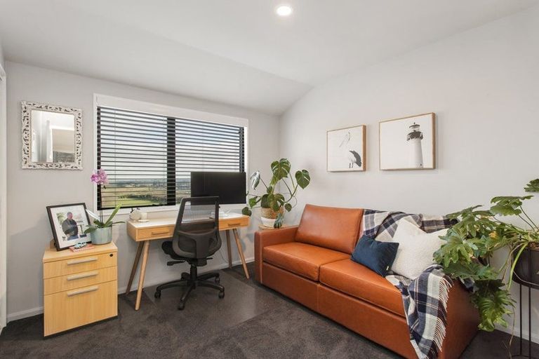 Photo of property in 28 Highcrest Heights, Westmorland, Christchurch, 8025