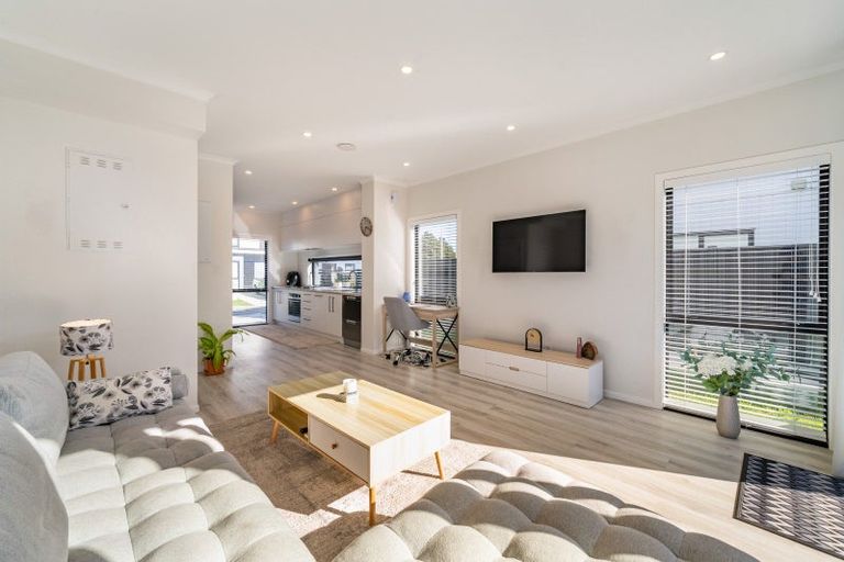 Photo of property in 5 Gloaming Lane, Wallaceville, Upper Hutt, 5018