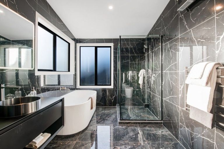 Photo of property in 18b The Esplanade, Eastern Beach, Auckland, 2012