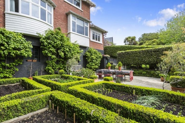 Photo of property in 18 Cliffs Road, Saint Clair, Dunedin, 9012