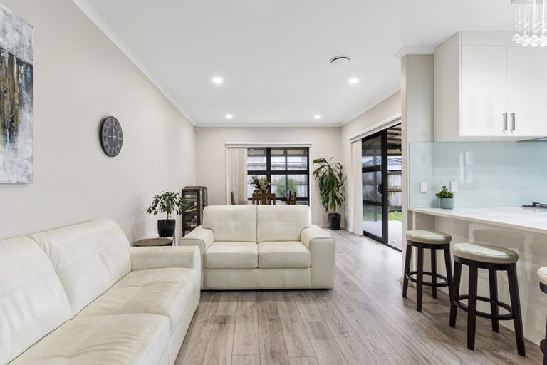 Photo of property in 25 Drumbuoy Drive, Flat Bush, Auckland, 2019