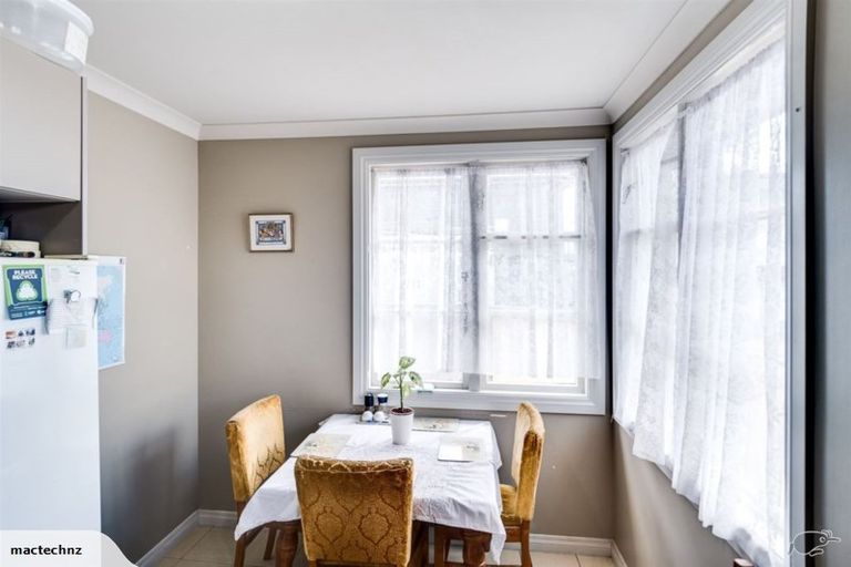 Photo of property in 130 Nuffield Avenue, Marewa, Napier, 4110