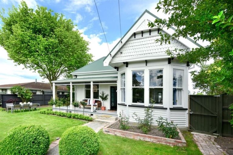 Photo of property in 12 Tyrone Street, Belfast, Christchurch, 8051