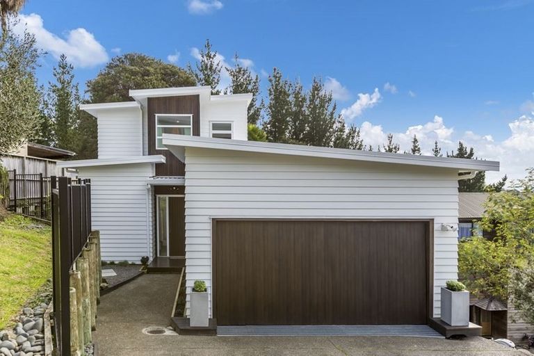 Photo of property in 91f Wade River Road, Stanmore Bay, Whangaparaoa, 0932