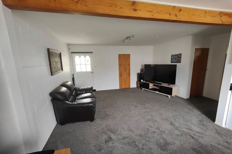 Photo of property in 2/19 Pirie Crescent, Moera, Lower Hutt, 5010