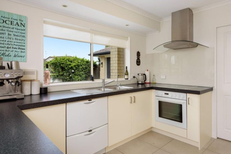 Photo of property in 49 Carlsberg Place, Papamoa Beach, Papamoa, 3118