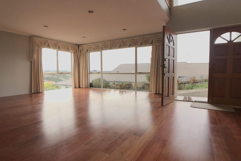 Photo of property in 16 Mcfetridge Place, Hillcrest, Auckland, 0627