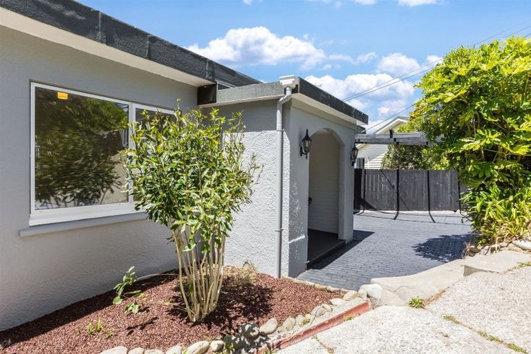 Photo of property in 9 Tainui Terrace, Tawa, Wellington, 5028