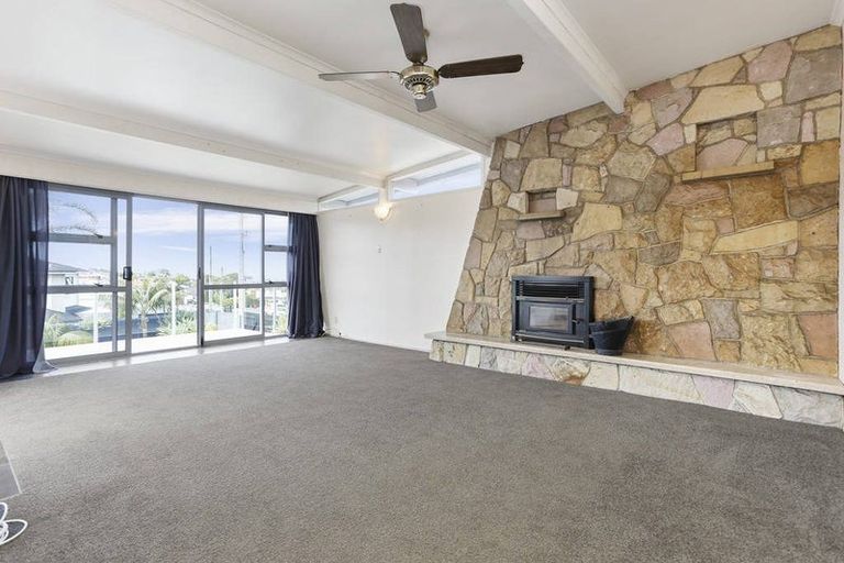 Photo of property in 413 East Coast Road, Mairangi Bay, Auckland, 0630