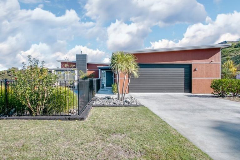 Photo of property in 21 Heipipi Drive, Eskdale, Napier, 4182