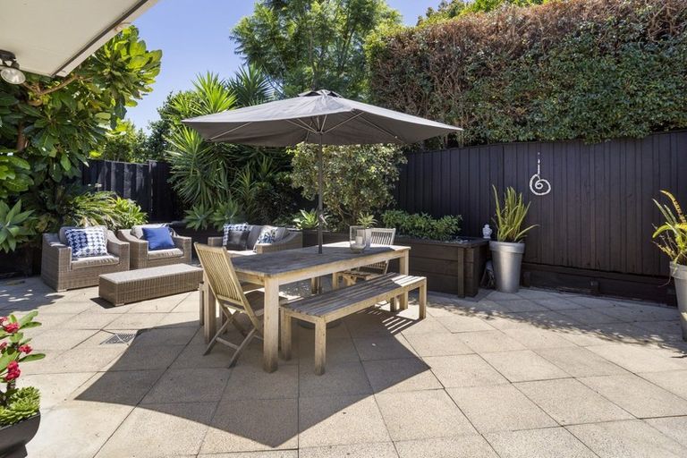 Photo of property in 16a Huapai Street, Onehunga, Auckland, 1061