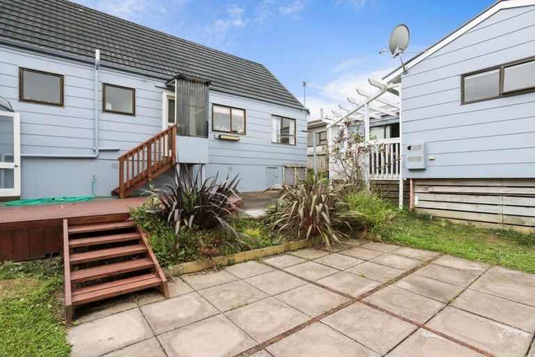 Photo of property in 9 Peterhouse Place, West Harbour, Auckland, 0618