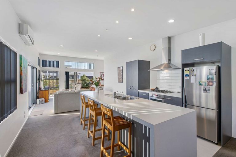 Photo of property in 5 Willowgrange Place, Pukekohe, 2120