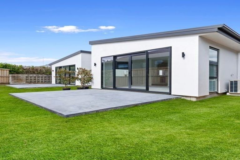 Photo of property in 2/78 Sandwich Road, Saint Andrews, Hamilton, 3200