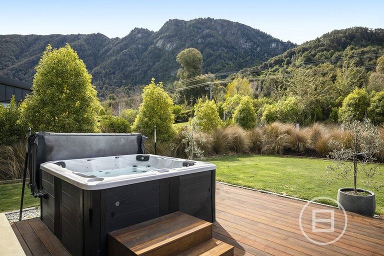 Photo of property in 45 Peregrine Falcon Road, Mount Creighton, Queenstown, 9371
