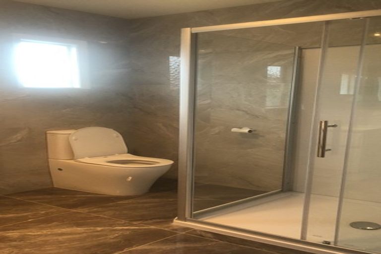 Photo of property in 180 Great North Road, Glendene, Auckland, 0612